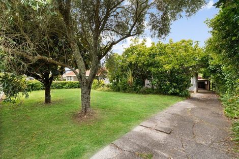 Photo of property in 17 Kirrie Avenue, Te Atatu South, Auckland, 0610