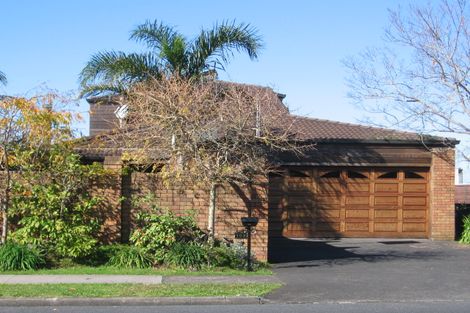 Photo of property in 102 Wiseley Road, West Harbour, Auckland, 0618