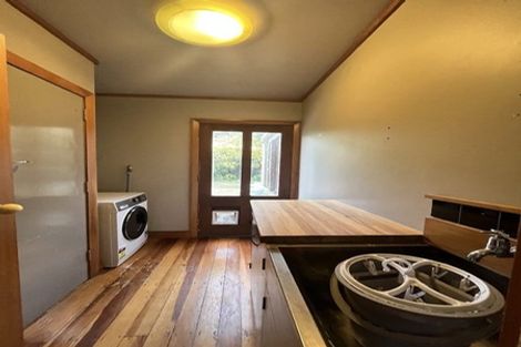 Photo of property in 11 Richmond Hill, Glenside, Wellington, 6037