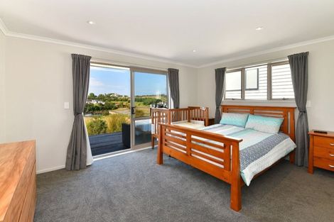 Photo of property in 8 Resolution Drive, Gulf Harbour, Whangaparaoa, 0930