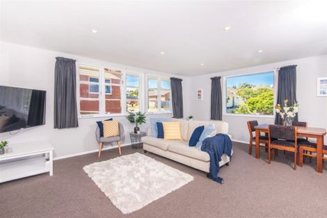Photo of property in 37a Victory Crescent, Tawa, Wellington, 5028