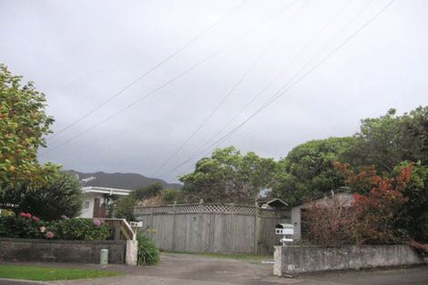 Photo of property in 18 Saulbrey Grove, Woburn, Lower Hutt, 5010
