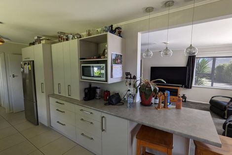 Photo of property in 48a Queenwood Road, Levin, 5510