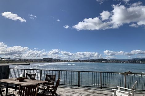 Photo of property in 253 Queens Drive, Lyall Bay, Wellington, 6022