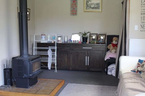 Photo of property in 8 Lennox Street, Winchester, 7985