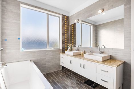 Photo of property in 127 Beach Road, Castor Bay, Auckland, 0620