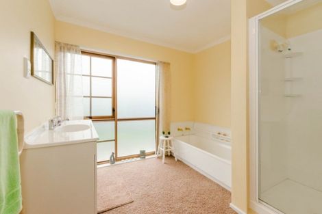 Photo of property in 2a Tawa Street, Inglewood, 4330