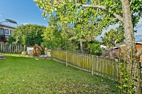 Photo of property in 2/12 Heathglen Place, Bayview, Auckland, 0629