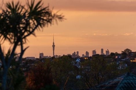 Photo of property in 2/5 Perendale Close, Somerville, Auckland, 2014