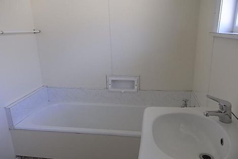 Photo of property in 28 Galway Avenue, Hokowhitu, Palmerston North, 4410