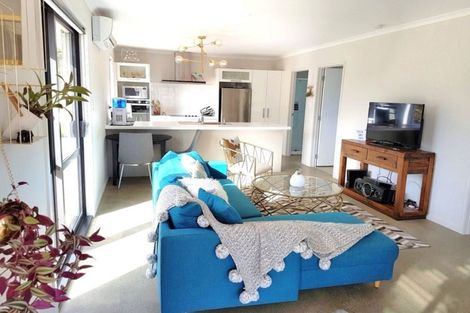 Photo of property in 32 Manaia View Road, One Tree Point, 0118