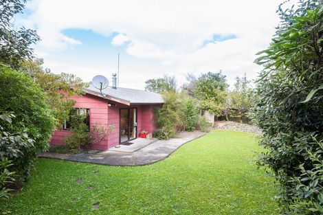 Photo of property in 126 Hillcrest Drive, Kelvin Grove, Palmerston North, 4414