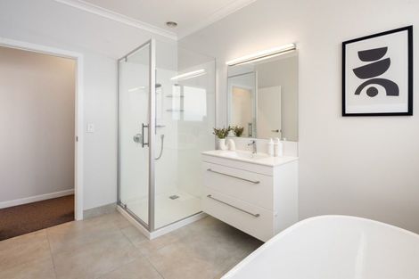 Photo of property in 82 Grey Street, Cambridge, 3434