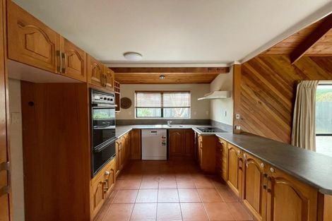 Photo of property in 14 Chablis Place, Henderson, Auckland, 0612