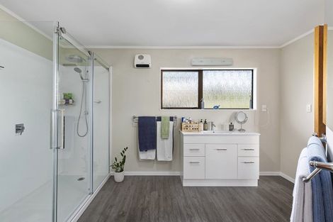 Photo of property in 32 Kinloch Place, Papakowhai, Porirua, 5024