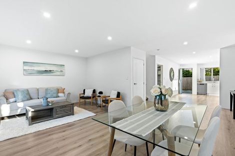 Photo of property in 6d Buisson Glade, West Harbour, Auckland, 0618