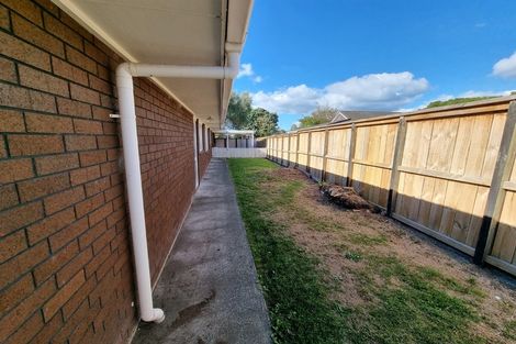 Photo of property in 2 Framalda Place, Conifer Grove, Takanini, 2112