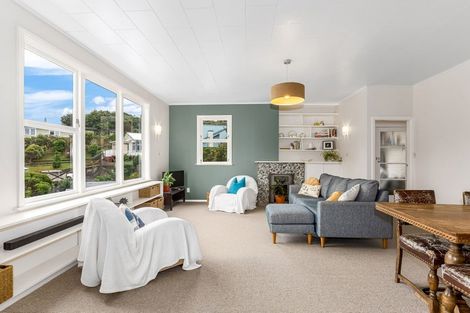 Photo of property in 107 Houghton Bay Road, Houghton Bay, Wellington, 6023