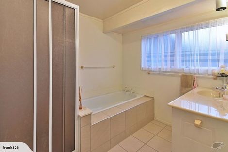Photo of property in 2 Tuakura Way, The Gardens, Auckland, 2105