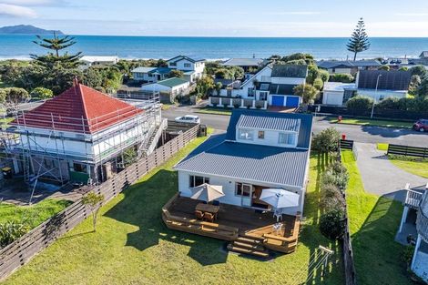 Photo of property in 114 Field Way, Waikanae Beach, Waikanae, 5036
