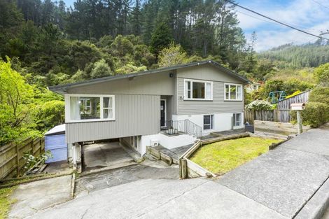 Photo of property in 67 Elmslie Road, Pinehaven, Upper Hutt, 5019