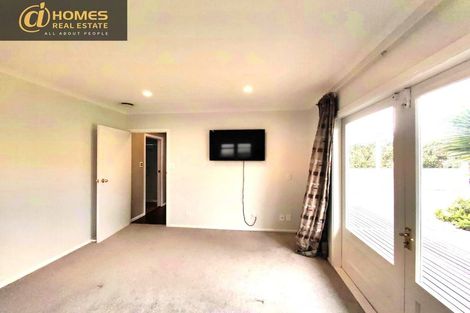 Photo of property in 13 Westall Road, New Lynn, Auckland, 0600