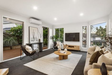 Photo of property in 18 Greenleaf Way, Northcross, Auckland, 0630