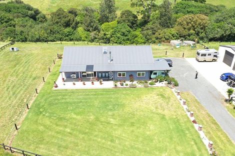 Photo of property in 323 Karioitahi Road, Karioitahi, Waiuku, 2683