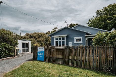 Photo of property in 14 Moana Street, Kaka Point, 9271