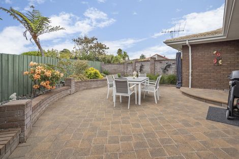 Photo of property in 2/10 Pinewood Grove, Botany Downs, Auckland, 2010