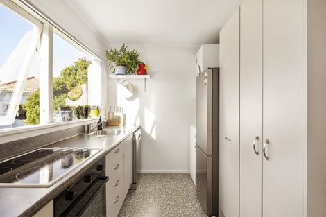 Photo of property in 7/139 Queens Drive, Lyall Bay, Wellington, 6022