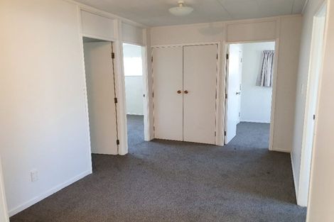 Photo of property in 33 Claverdon Drive, Massey, Auckland, 0614