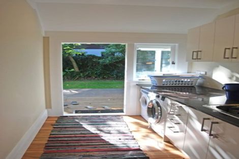 Photo of property in 16 Bridge View Road, Birkenhead, Auckland, 0626