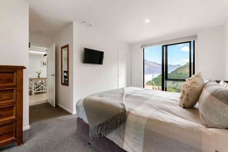 Photo of property in 15a Mackinnon Terrace, Sunshine Bay, Queenstown, 9300