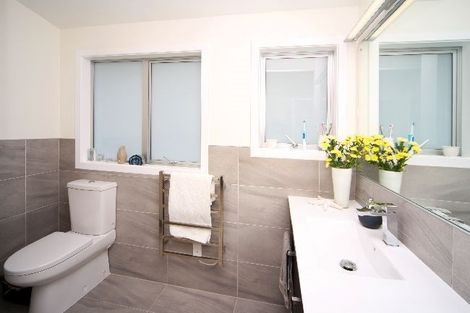 Photo of property in 48 Knightsbridge Drive, Forrest Hill, Auckland, 0620