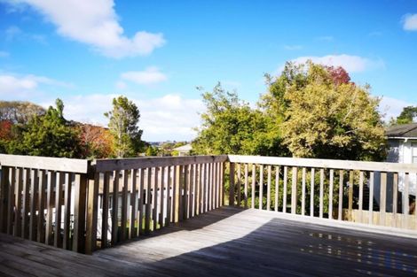 Photo of property in 2/20 Jenanne Place, Totara Vale, Auckland, 0629