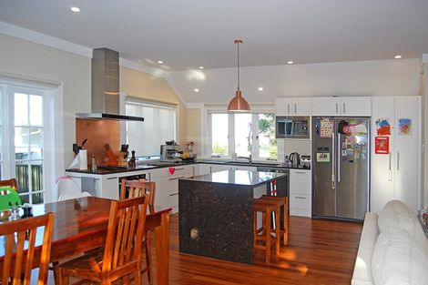 Photo of property in 16 Bridge View Road, Birkenhead, Auckland, 0626