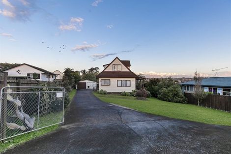 Photo of property in 9 Gosford Drive, Botany Downs, Auckland, 2010