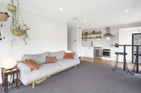 Photo of property in 14 Ara Patukawenga, Tawa, Wellington, 5028