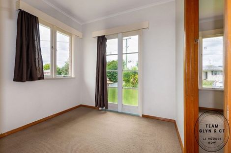 Photo of property in 17 Sutton Crescent, Papakura, 2110