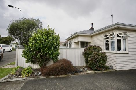 Photo of property in 16 Rata Street, Roslyn, Palmerston North, 4414