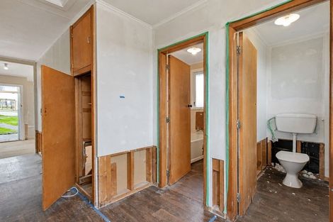 Photo of property in 33 Castor Crescent, Cannons Creek, Porirua, 5024