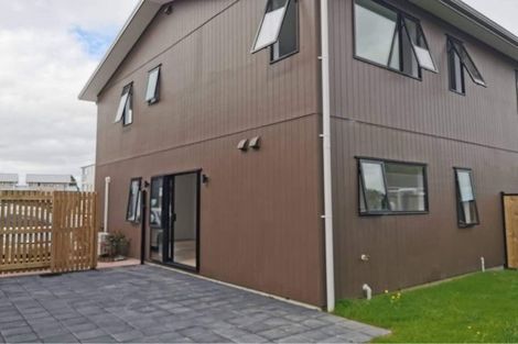 Photo of property in 22 Eileen Newey Place, Henderson, Auckland, 0612