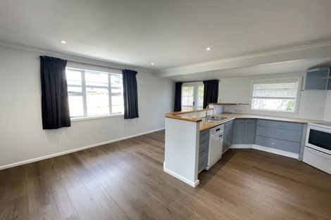 Photo of property in 4 Chapman Road, Te Atatu Peninsula, Auckland, 0610