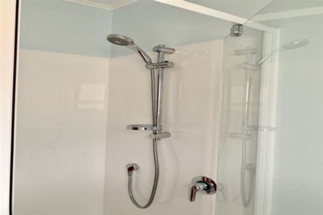 Photo of property in 2/8 Anne Road, Hillcrest, Auckland, 0627