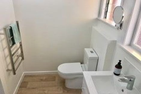 Photo of property in 2/71 Mount Smart Road, Onehunga, Auckland, 1061