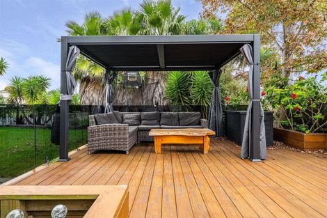 Photo of property in 6 Keating Rise, Northcross, Auckland, 0632