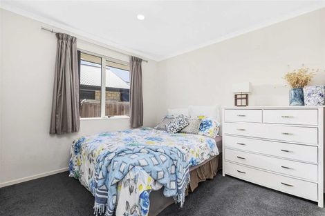 Photo of property in 64 Farnborough Drive, Grandview Heights, Hamilton, 3200