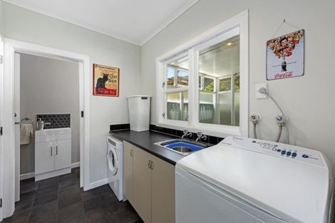 Photo of property in 35 Oakleigh Street, Maungaraki, Lower Hutt, 5010