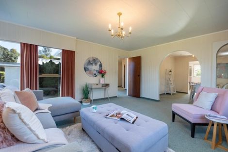 Photo of property in 1 Rewarewa Crescent, Waikanae, 5036